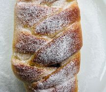 Булочка с черникой