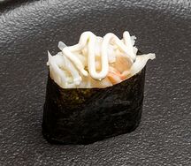 Гункан с камчатским крабом