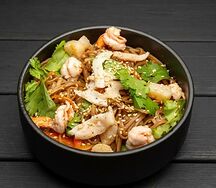 Соба с овощами и морепродуктами