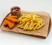 Наггетсы куриные с картофелем фри