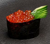 Гункан с красной икрой горбуши