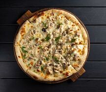 Пицца Жюльен из курицы с грибами