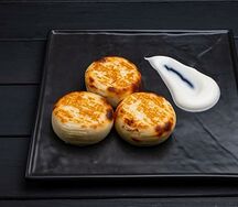 Апельсиновые сырники со сметаной