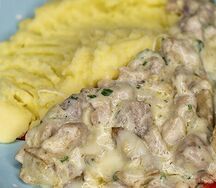 Филе куриное с белом соусе