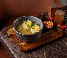 Бульон с курицей и яйцом