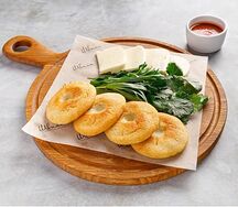 Мчади с соусом сацебели 