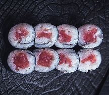 Маки с тунцом