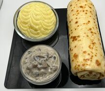 Блинчик с картошкой и грибами в сливочном соусе
