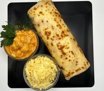 Блинчик с сыром и куриным филе в сливочном соусе