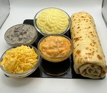 Блинчик с картошкой, грибами, сыром и куриным филе в сливочном соусе