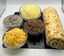 Блин с говядиной, картошкой, сыром и грибами в сливочном соусе