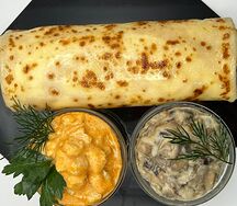 Блинчик с куриным филе в сливочном соусе и грибами