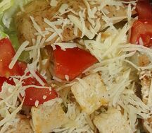 Салат Цезарь с курицей