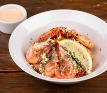 Креветки магаданские жареные с соусом штерн