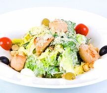 Салат Цезарь с курицей