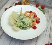 Салат Цезарь с креветками