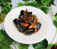 Голубые мидии в винном соусе