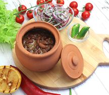 Лобио красное в горшочке