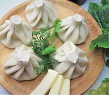 Фирменные хинкали с сыром и мятой