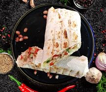 Шаурма свиная на углях в тандырном лаваше