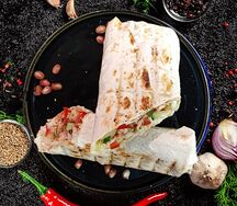 Мини шаурма куриная на углях в тандырном лаваше