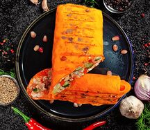 Мини шаурма куриная на углях в сырном лаваше