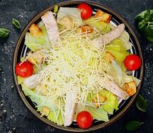 Салат Цезарь с курицей