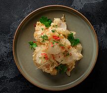 Хрустящие кальмары с соусом том ям
