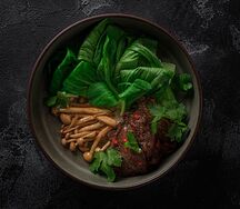 Салат из маринованной говядины с грибами