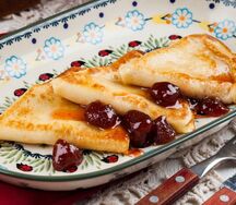 Блины с малиновым вареньем