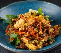 Тяхан с курицей и овощами