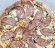 Пицца Мортаделла трюфельная