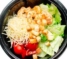 Салат Цезарь с креветками