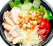 Салат Цезарь с курицей