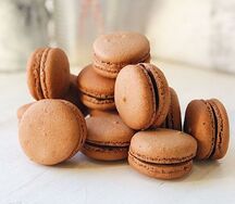 30 пирожных Макаруны шоколадные