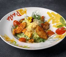 Салат Цезарь с курицей