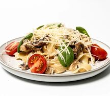 Паста с курицей и грибами