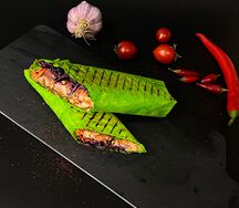 Шаурма с курицей в чесночном лаваше