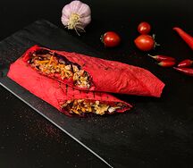 Шаурма с курицей в беконном лаваше
