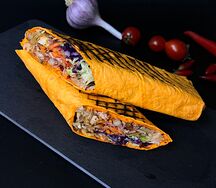 Шаурма с курицей в сырном лаваше