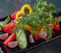 Нарезка свежих овощей