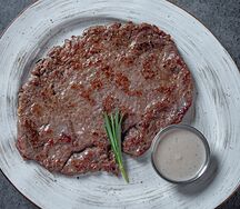 Говяжья вырезка с перечным соусом