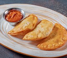 Мини-чебуреки с бараниной и бакинскими томатами