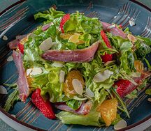 Салат с вяленой утиной грудкой