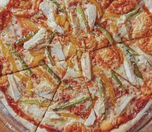 Чикен барбекю с маринованными огурцами и перцем