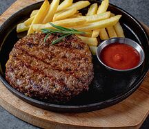 Биг Бифштекс с сыром чеддер и картофелем фри