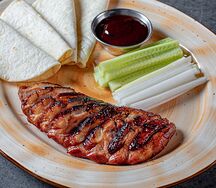 Утиная грудка с овощами и соусом хойсин