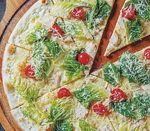 Пицца Цезарь с курицей на соусе пармезан