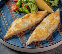 Стейк палтуса в мучной панировке с лимоном