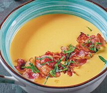 Суп чеддер с беконом и гренками